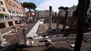 Ruinen der antiken römischen Republik. Dazu gehören die Überreste der Kurie des Pompeius.