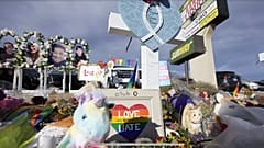 Tributo a las víctimas del tiroteo de Colorado Springs. 