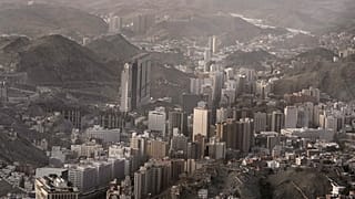 منظر عام يظهر مدينة مكة في السعودية.