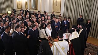 Οι νέοι υπουργοί και υφυπουργοί ορκίζονται κατά τη διάρκεια της τελετής ορκωμοσίας στο Προεδρικό Μέγαρο, ενώπιον της Προέδρου της Δημοκρατίας Κατερίνας Σακελλαροπούλου