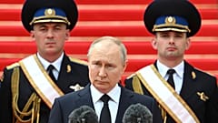Wladimir Putin dankt der Armee für Beenden des Bürgerkriegs