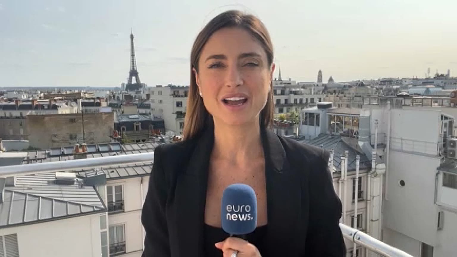 La corrispondente da Parigi, Anelise Borges. 