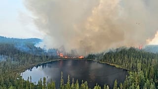 Erdőtűz a kanadai Ontario tartományban fekvő Chapleau térségében 2023. június 4-én.
