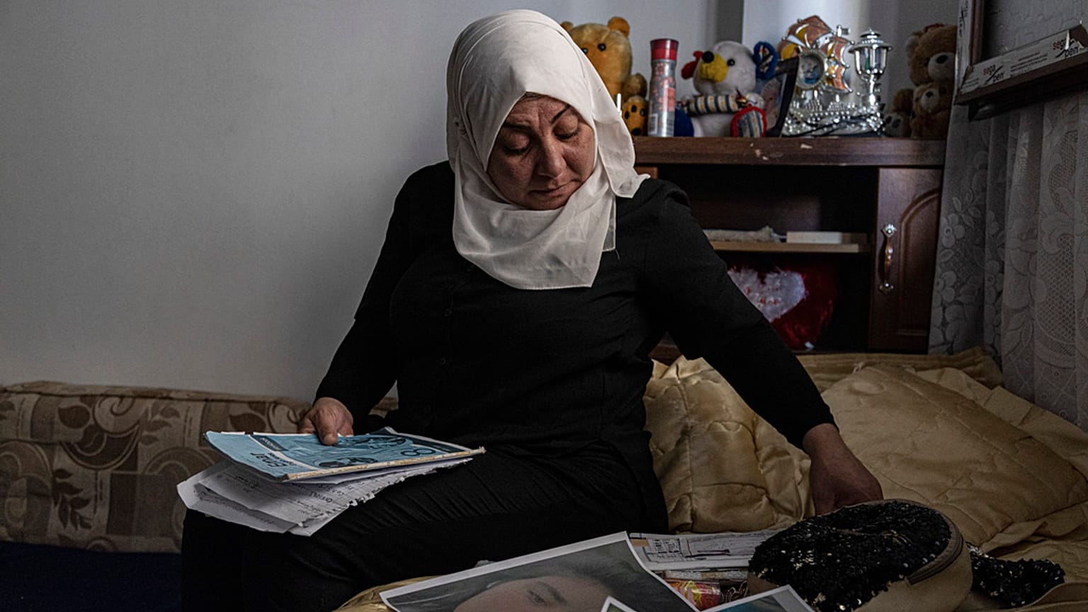 والدة بيال أكيل هامرين ألوجي 