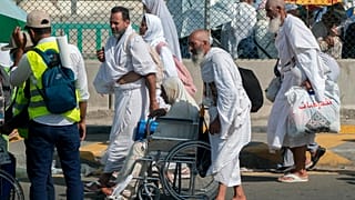 Zahlreiche Pilger wohnten der sogenannten Teufelssteinigung bei
