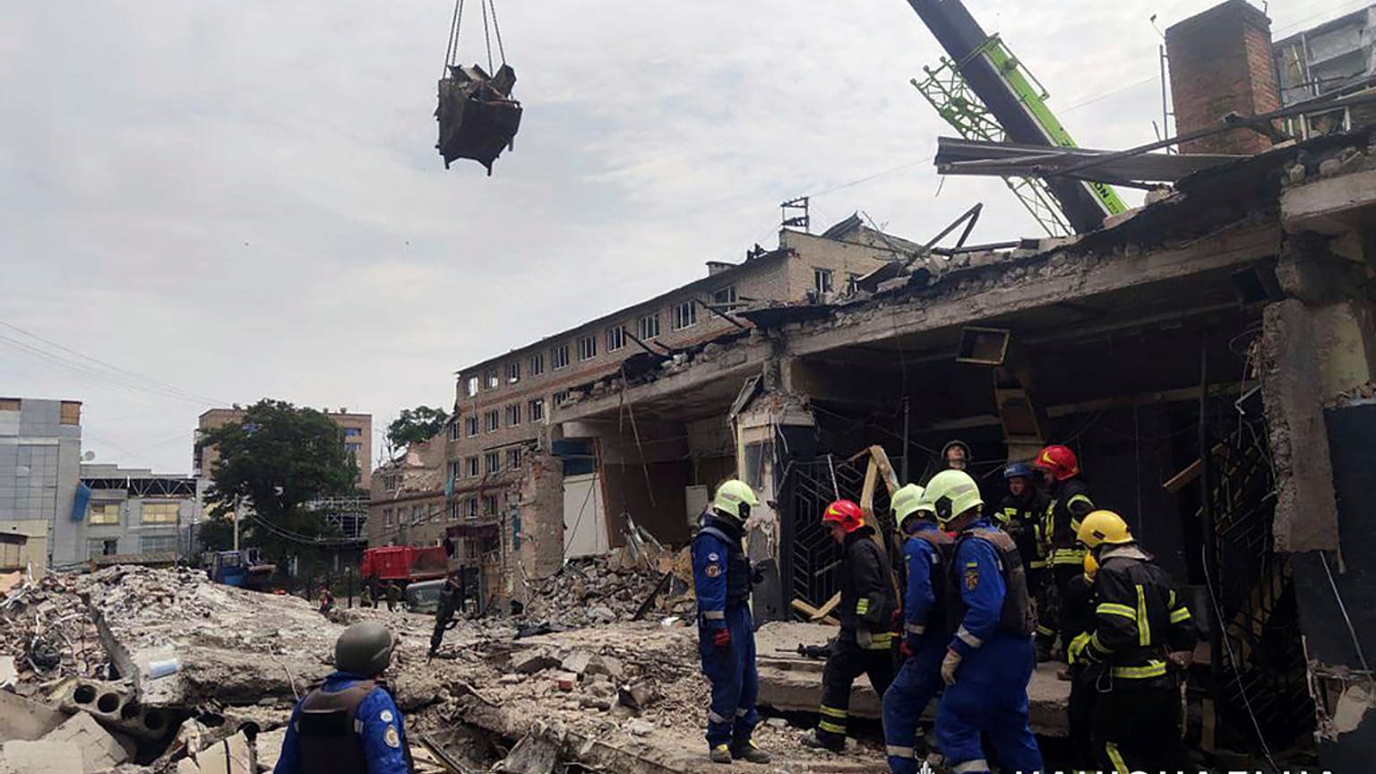 Ataque russo destruiu vários edifícios, provocando pelo menos 11 mortos