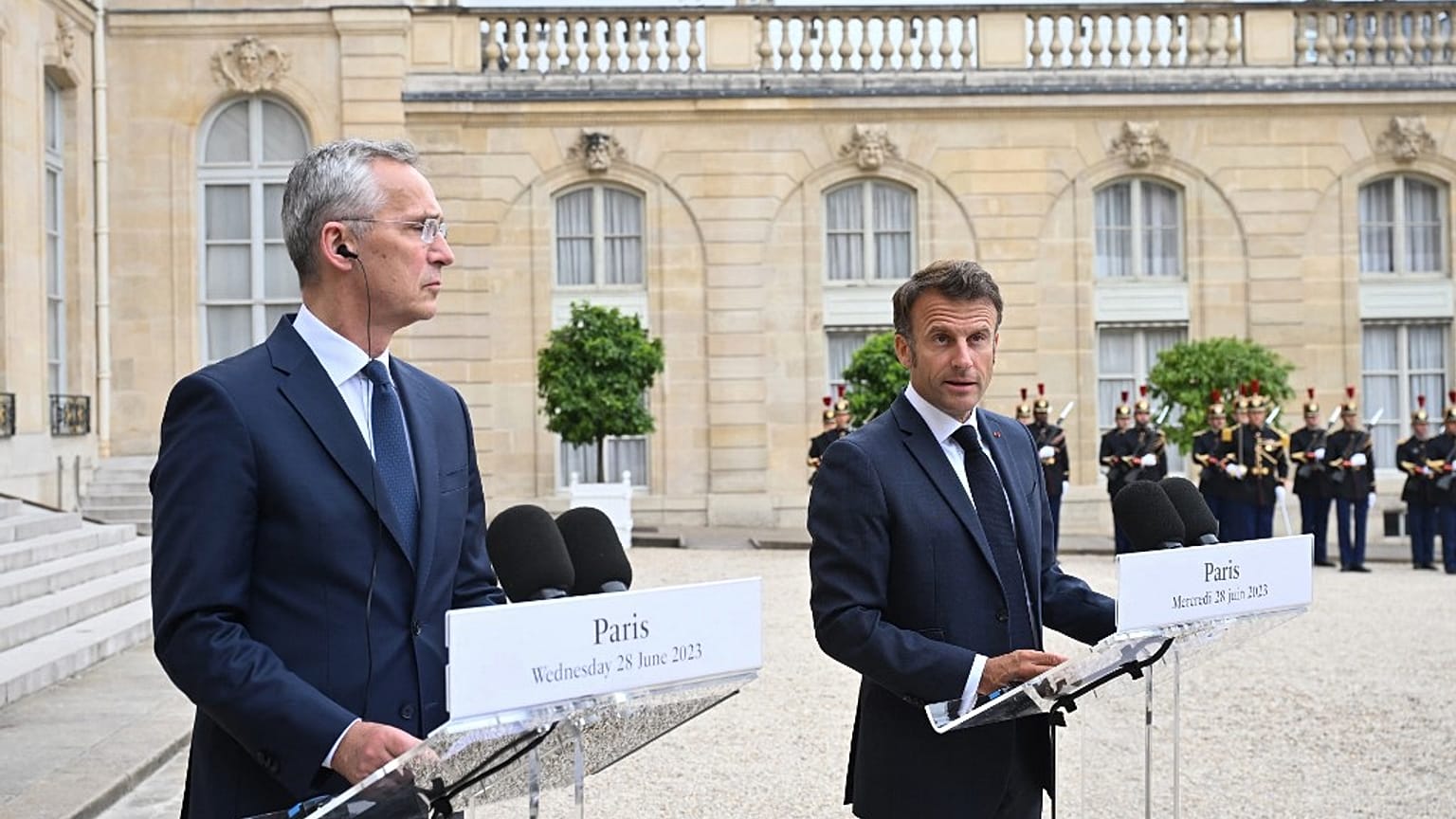 Fransa Cumhurbaşkanı Macron, NATO Genel Sekreteri Jens Stoltenberg ile Paris'te görüştü 