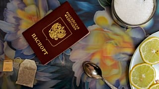 Orosz útlevél egy lakásban - illusztráció