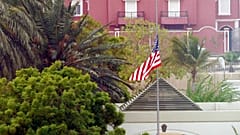 Archív, 2004-es fotó az amerikai konzulátus épületéről Dzsiddában, amikor terrortámadás érte az épületet