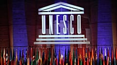 Das erleuchtete Unesco-Emblem während einer Konferenz der UN-Organisation 2017 in Paris