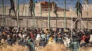 Az EU-csúcson a vezetők a migrációról fognak tárgyalni - a képen látható Melillába rengeteg menekült érkezik Marokkó felől 