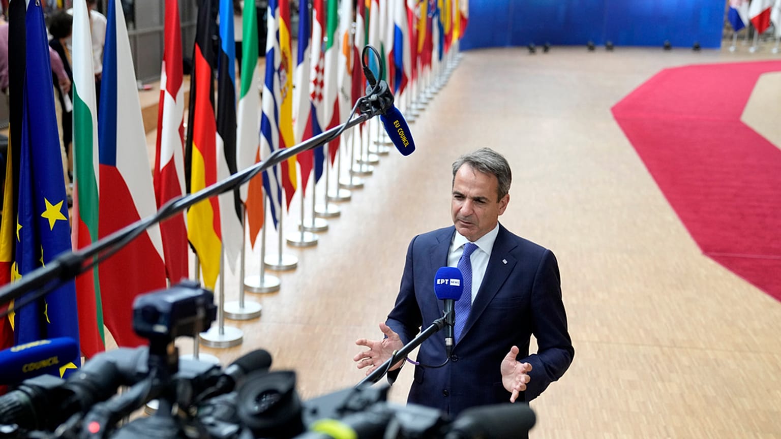 Ο πρωθυπουργός της Ελλάδας, Κυριάκος Μητσοτάκης, κάνει δηλώσεις στους δημοσιογράφους στις Βρυξέλλες