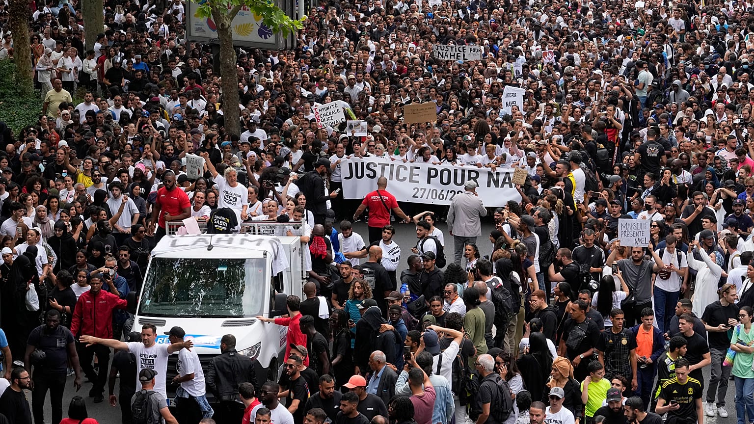 Imagen de la marcha blanca en honor a Nahel.