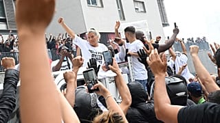 La mère de Nahel au milieu de la foule lors de la marche blanche en son hommage à Nanterre, le 29 juin 2023 