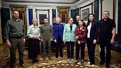 Wolodymyr Selenskyj hat in Kiew die schwedische Aktivistin Greta Thunberg und Mike Pence, Präsidentschaftskandidat für das weisse haus 2024,empfangen.
