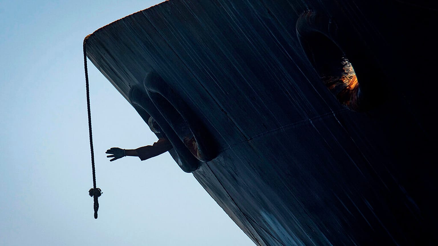 Yunanistan'da yaşanan azı kurtulanlar tekne faciasında göçmen dolu teknenin halatla çekilirken battığını ifade etti / Arşiv