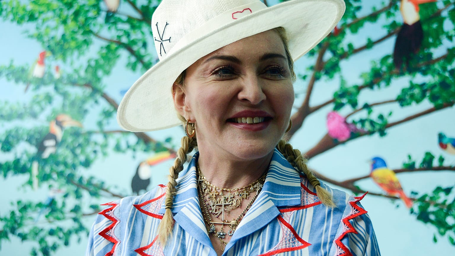 La cantante estadounidense Madonna habla con la prensa en una rueda de prensa en Blantyre, Malaui, el lunes 16 de julio de 2018.