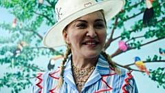 La cantante estadounidense Madonna habla con la prensa en una rueda de prensa en Blantyre, Malaui, el lunes 16 de julio de 2018.