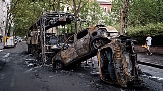 Сожженные машины в Лионе