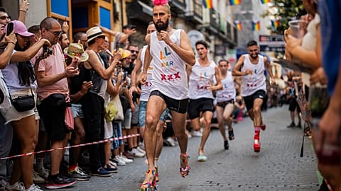 Stöckelschuhrennen ist ein Highlight des Pride-Monats in Madrid