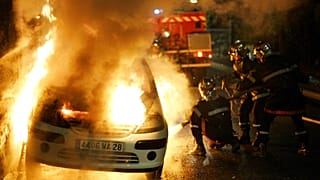 ARCHÍV: Lángoló autó a Párizstól nyugatra fekvő Argenteuil-ben 2005. november 6-án