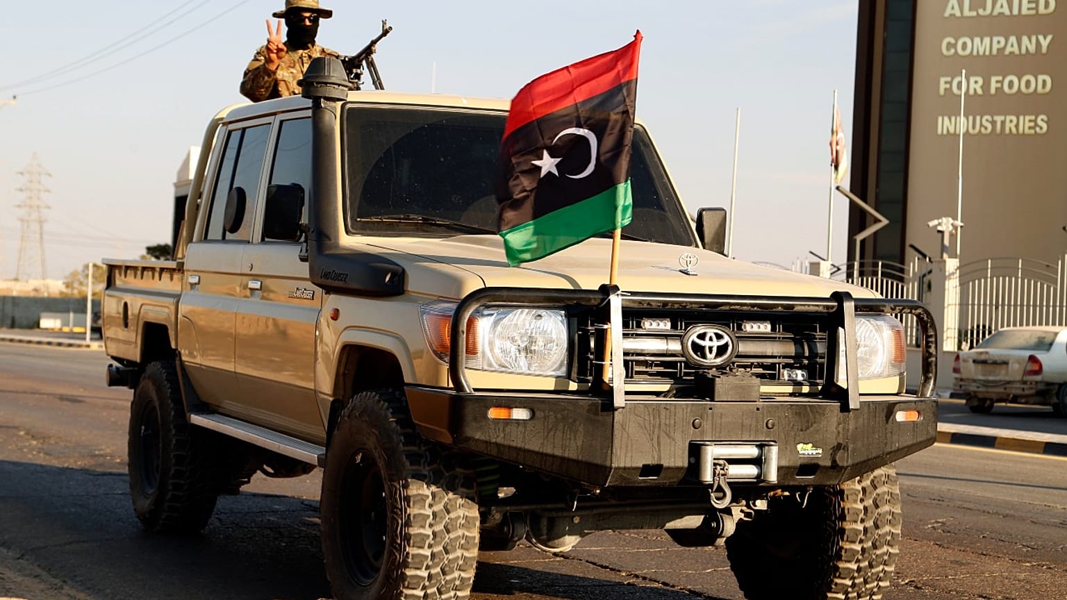 القوات الليبية في عرض عسكري بمدينة مصراتة 
