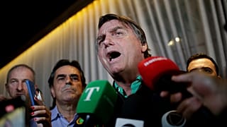 Jair Bolsonaro face à la presse à Belo Horizonte, au Brésil 30/06/2023