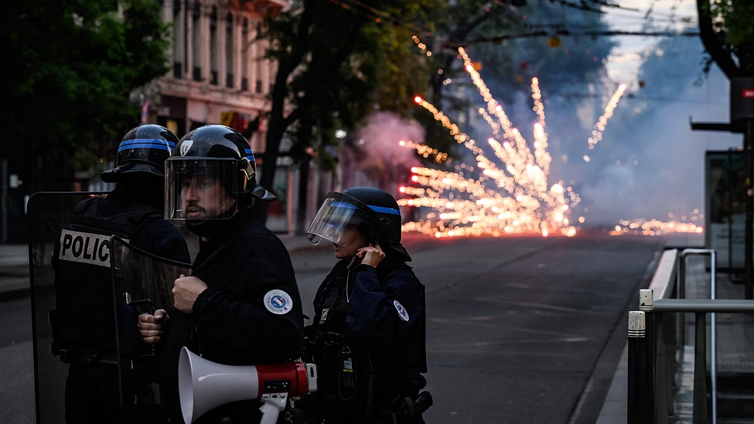 Confrontos em França