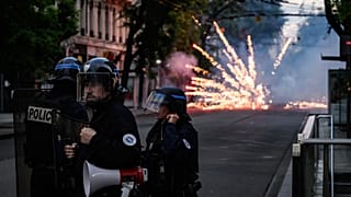 Confrontos em França