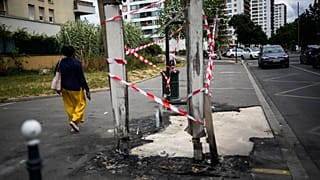 Leégett buszmegálló Párizsban