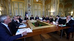 Macron, İçişleri Bakanlığı'nda kurulan kriz merkezinde