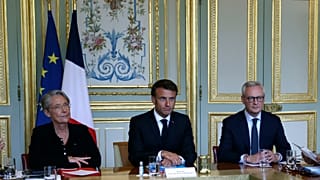 Válságtanácskozást tart Emmanuel Macron francia elnök (középen) 2023. június 2-án