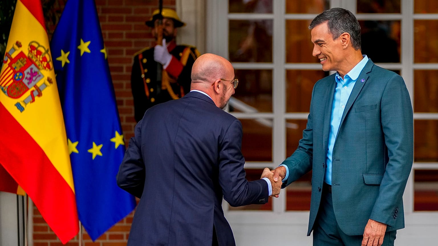 Pedro Sánchez recebe Charles Michel no Palácio da Moncloa, em Madrid