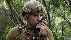 Ein ukrainischer Soldat an der Front nahe Bachmut