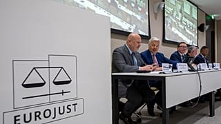 Inaugurato il centro dell'Aia: da sinistra, il Procuratore della Corte penale internazionale Karim Khan e il Commissario europeo Didier Reynders.