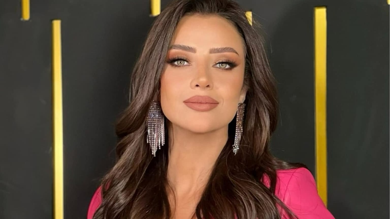 المذيعة المصرية رضوى الشربيني 