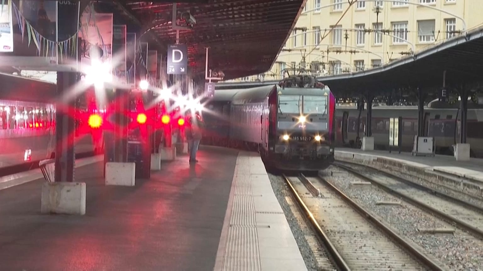 Há cada vez mais passageiros a trocarem os aviões pelos comboios noturnos.