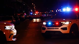 سيارات للشرطة الأمريكية جنوب غرب فيلاديلفيا حيث وقع إطلاق النار 