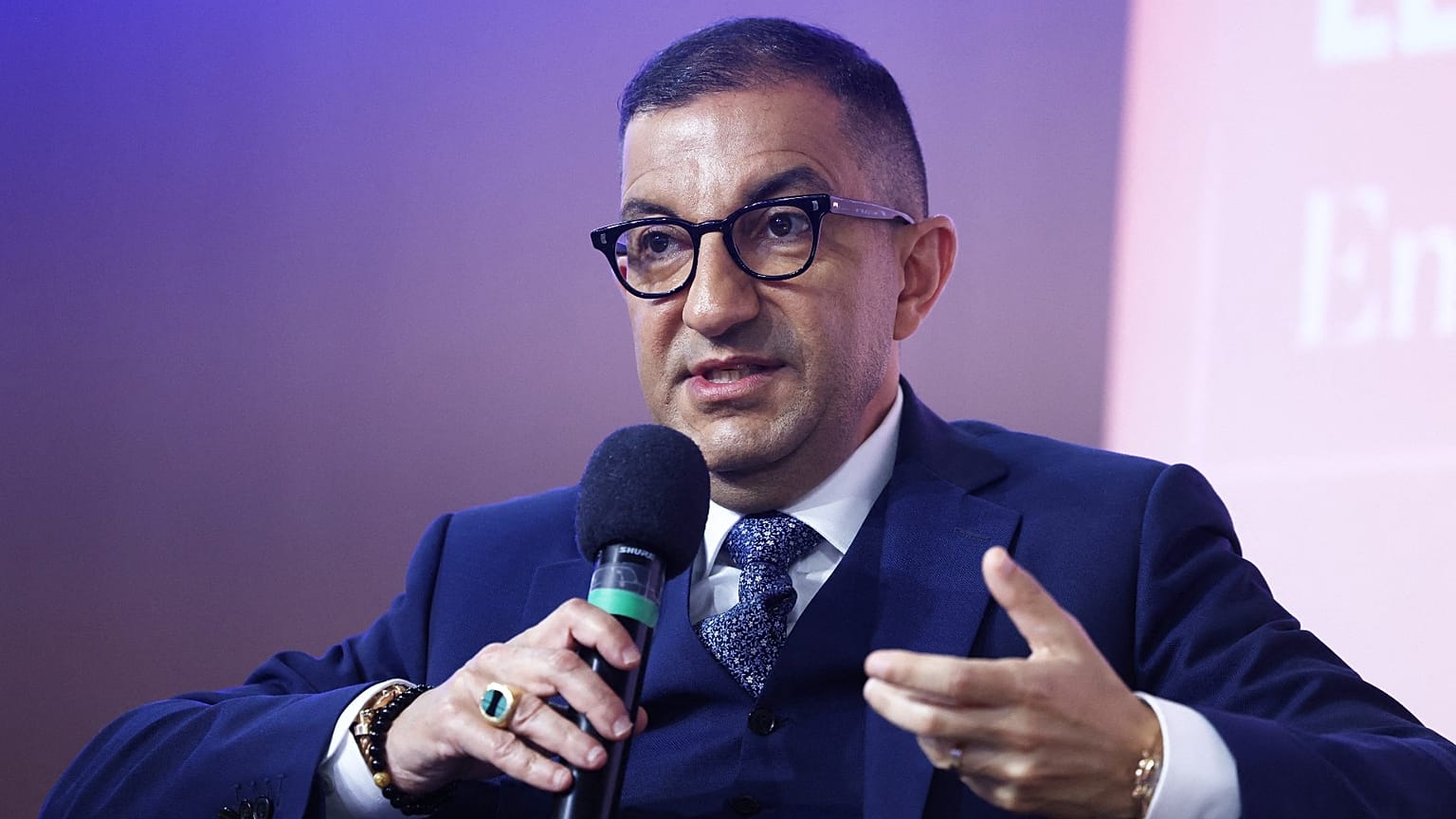 Jean Messiha 2023. május 23.-án egy szélsőjobboldali rendezvényen
