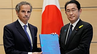 UAEA Başkanı Rafael Grossi, Fukuşima nükleer santralindeki atık suyla ilgili kapsamlı raporunu Japonya Başbakanı Fumio Kişida'ya sundu