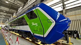 Il treno Masaccio 'Blues' nella fabbrica di Pistoia, Italia.