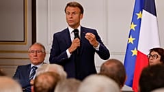 Der französische Präsident Emmanuel Macron spricht vor 241 Bürgermeister:innen, Paris, 04.07.2023