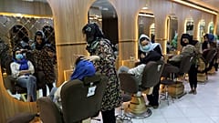 Başkent Kabil'de hizmet veren bir güzellik salonu