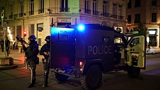 Полицейский спецназ на улицах Лиона