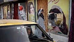 Schönheitssalons für Frauen müssen in Afghanistan nach einem Verbot demnächst schließen. 