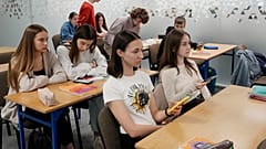 Beim Thema Handys oder Tablets schwanken Schüler gern zwischen Einsicht und Widerstand