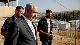 رئيس الوزراء الإسرائيلي بنيامين نتنياهو بالقرب من موقع سالم العسكري في الضفة الغربية. 