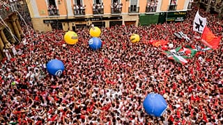 Das Fest mit seinen weltberühmten Stierläufen findet vom 6. bis zum 15. Juli in Pamplona statt.