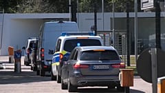Eines der an den Razzien beteiligten Polizeifahrzeuge