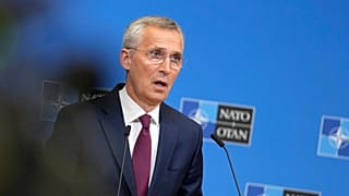 Stoltenberg numa conferência de imprensa, hoje, em Bruxelas